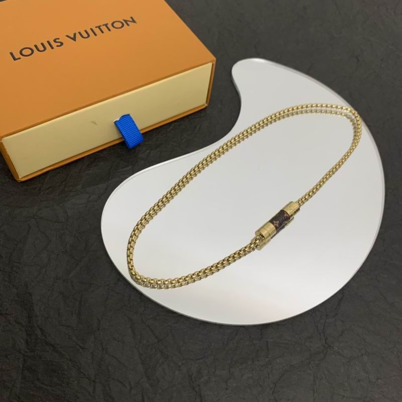 LV Necklace 03lyr415